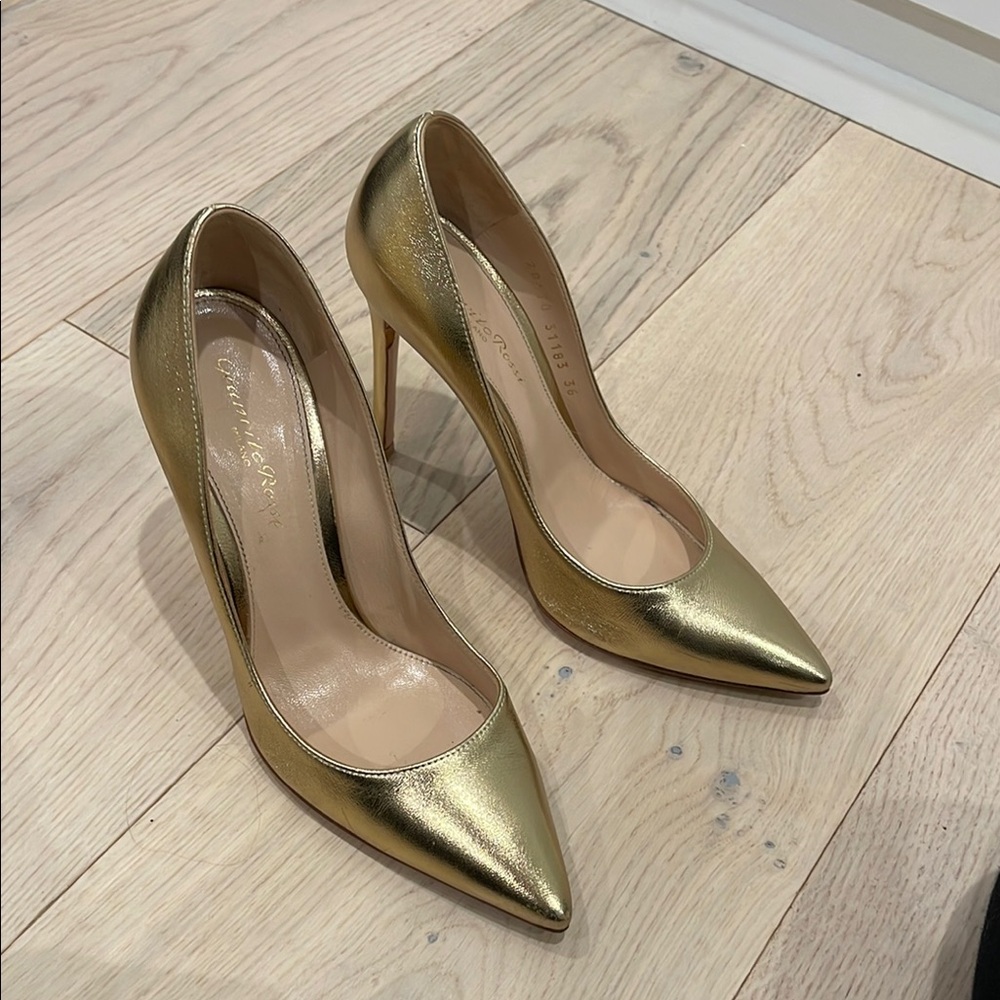 Gianvitto Rossi 105 Pumps in Gold Size 36